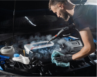 Astra Steamer es capaz de lavar el motor de los vehículos sin dañar los componentes electrónicos y removiendo la grasa y la cochambre de forma segura. Además, el vapor seco ahorra hasta un 90% en agua en comparación con los sistemas tradicionales.​